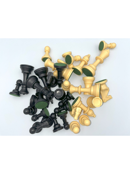 Lion plastic chess pieces in canvas bag (4 queens)