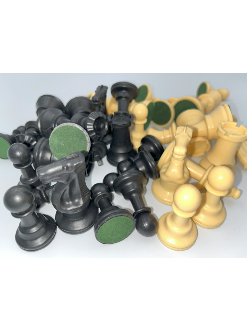 Lion plastic chess pieces in canvas bag (4 queens)