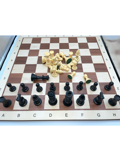 Lion plastic chess pieces in canvas bag (4 queens)
