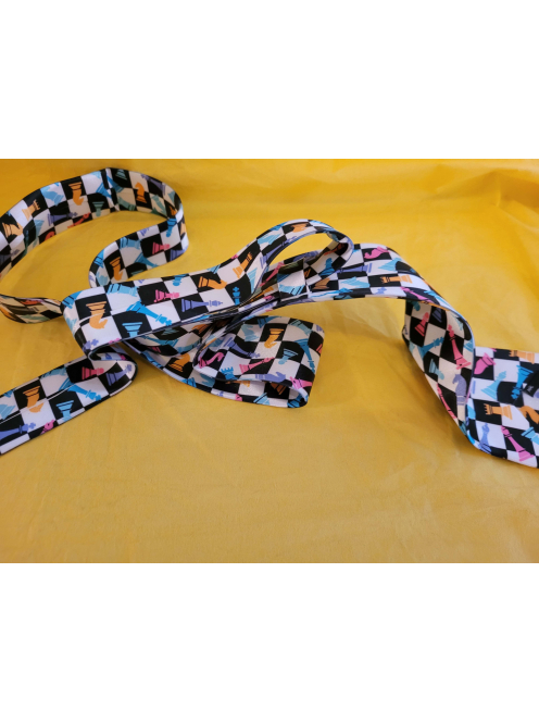 Decorative tie with chess motifs